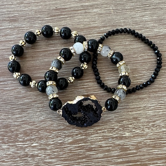 Elegant Black and Gold Beaded Bracelet Set featuring Black Druzy agate. - Picture 1 of 3